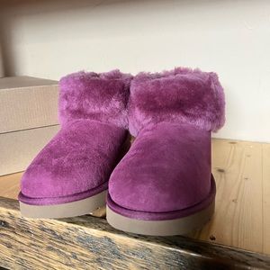 UGG Classic Mini Fluff in burgundy